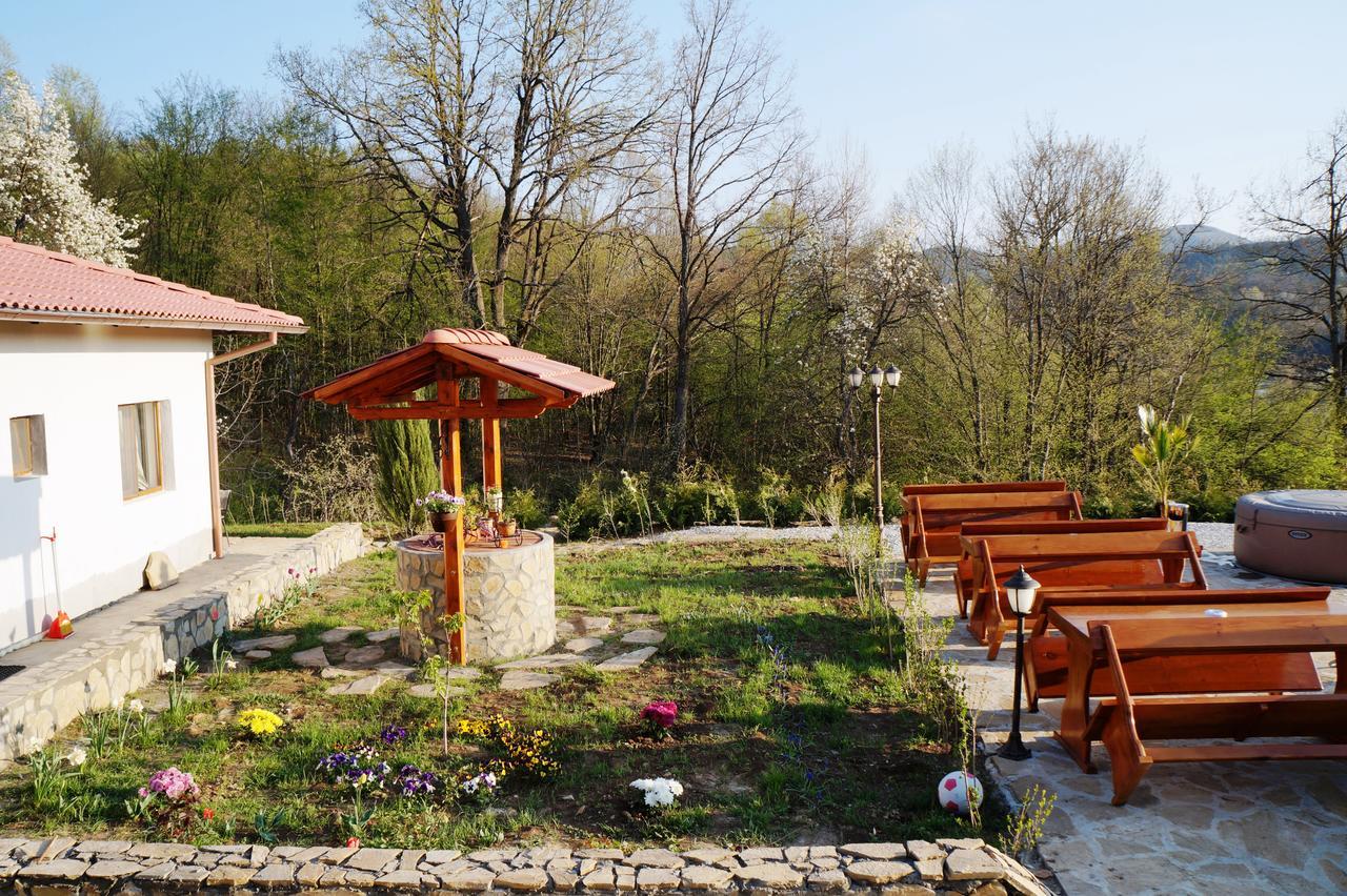 Hotel Family Complex Krisbo Donkovtsi Zewnętrze zdjęcie