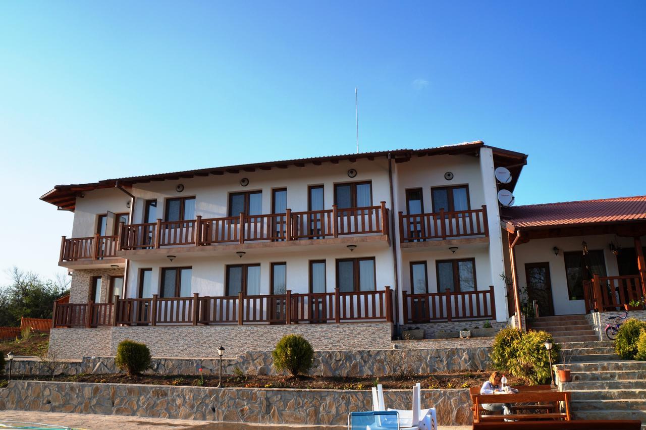 Hotel Family Complex Krisbo Donkovtsi Zewnętrze zdjęcie