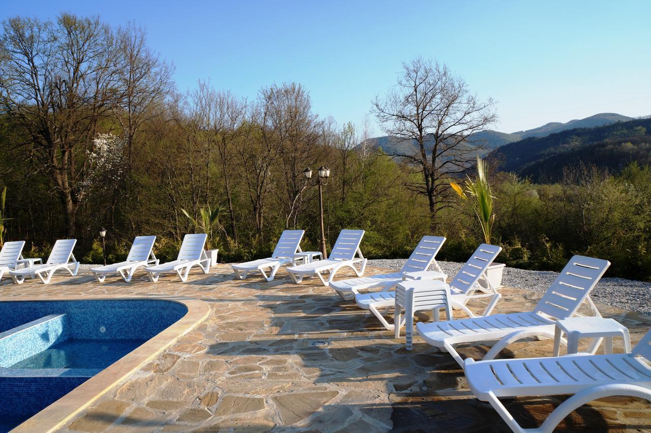 Hotel Family Complex Krisbo Donkovtsi Zewnętrze zdjęcie
