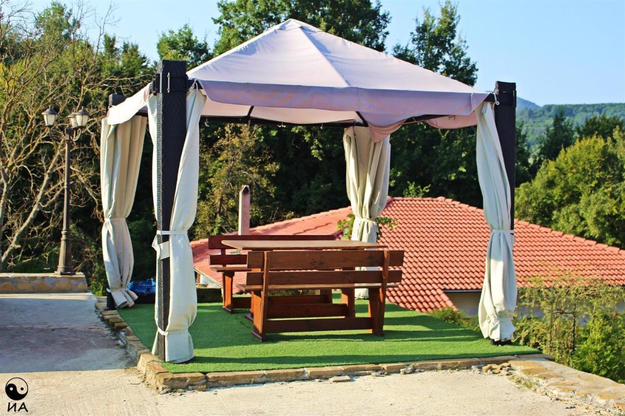 Hotel Family Complex Krisbo Donkovtsi Zewnętrze zdjęcie